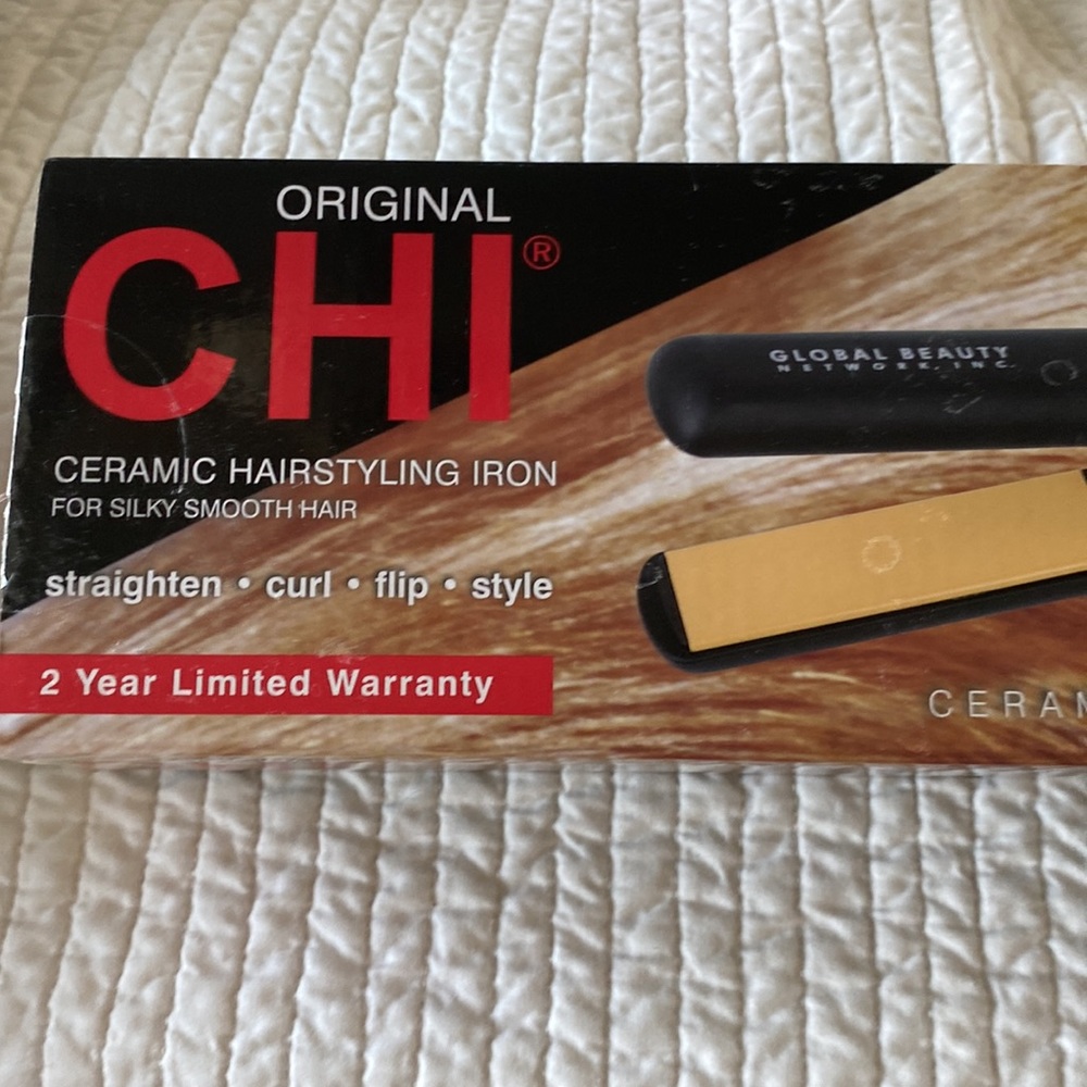 CHI CERAMIC HAIRSTYLING IRON. NWOT